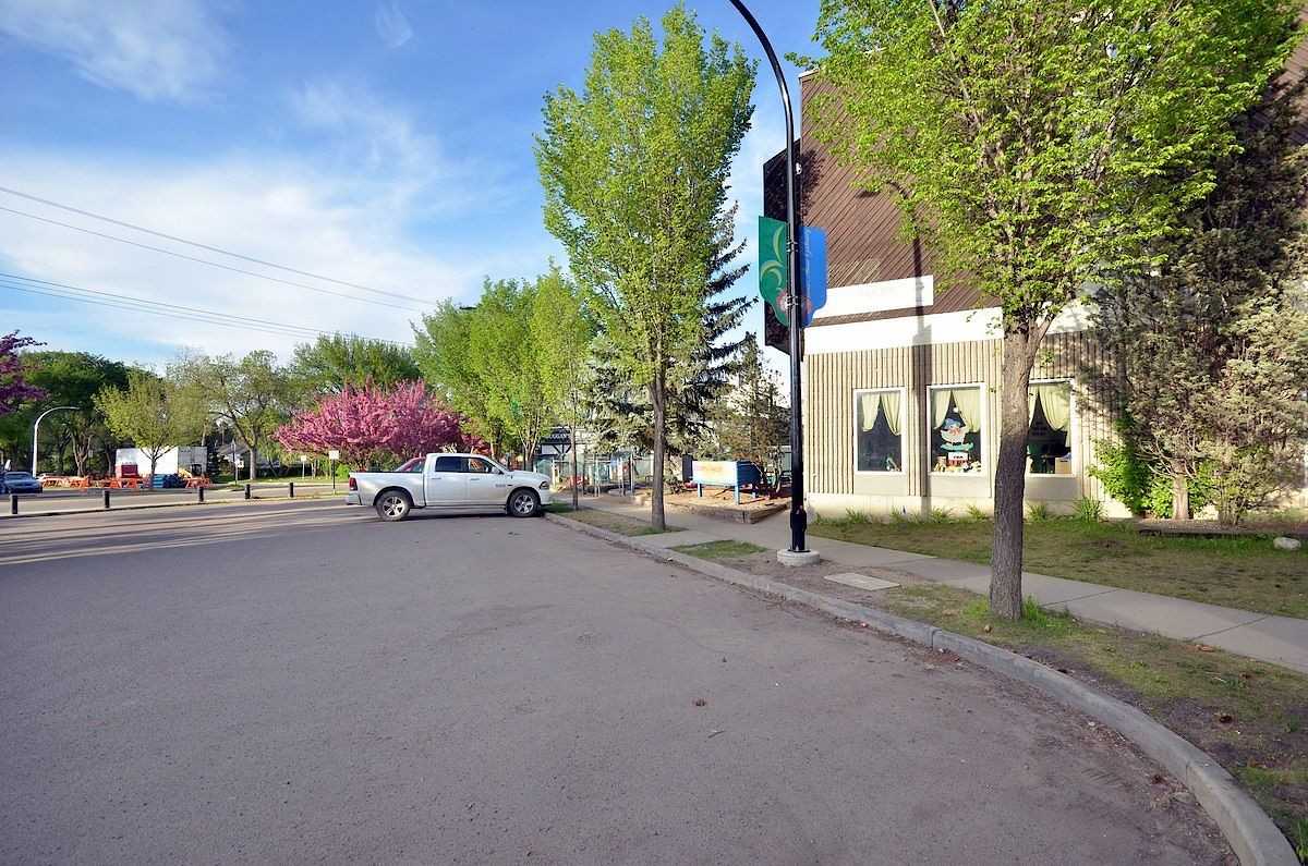 8703 - 8703-91 Street - Photo 3 of 22