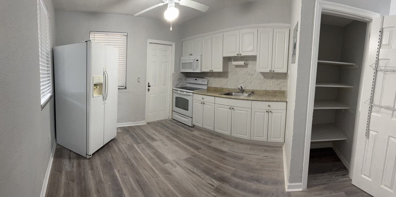 1100 Sw 34th Ave #1102 - Photo 3 of 13