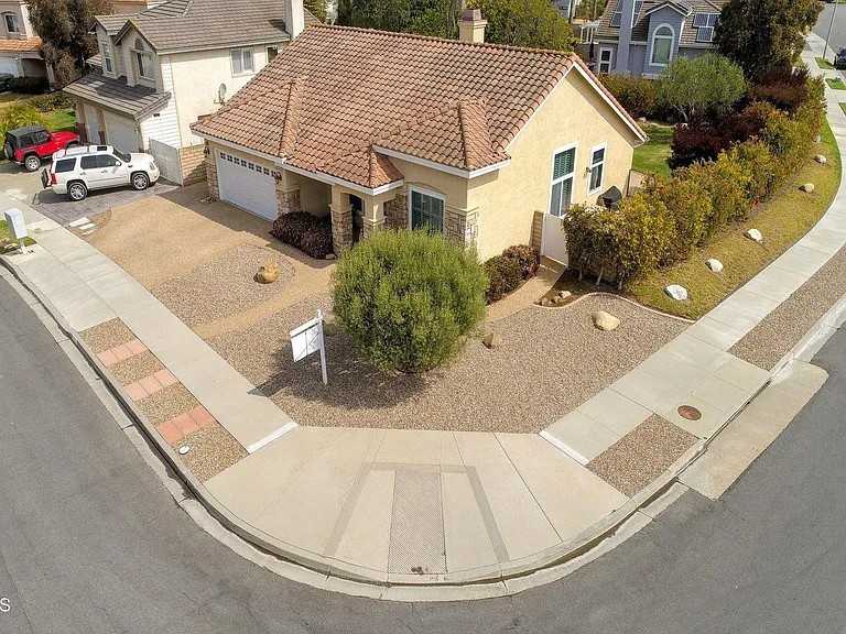 2520 Lobelia Dr #NA - Photo 2 of 11
