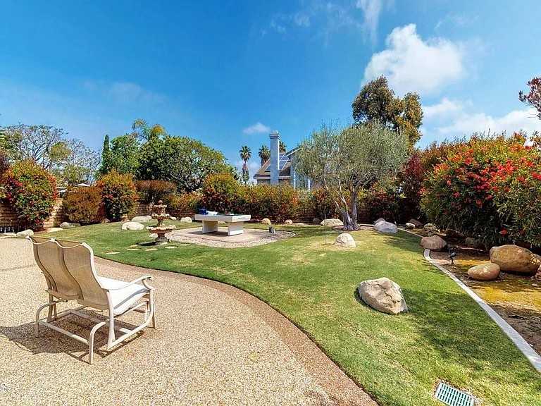 2520 Lobelia Dr #NA - Photo 3 of 11