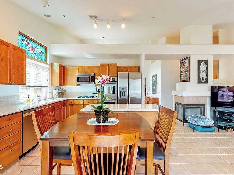 2520 Lobelia Dr #NA - Photo 6 of 11