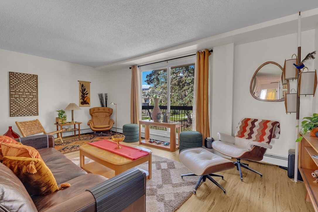 315 Village Green - Photo 2 of 33