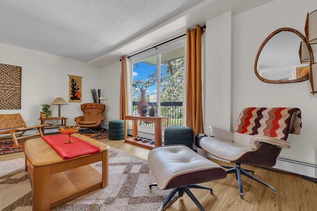 315 Village Green - Photo 5 of 33