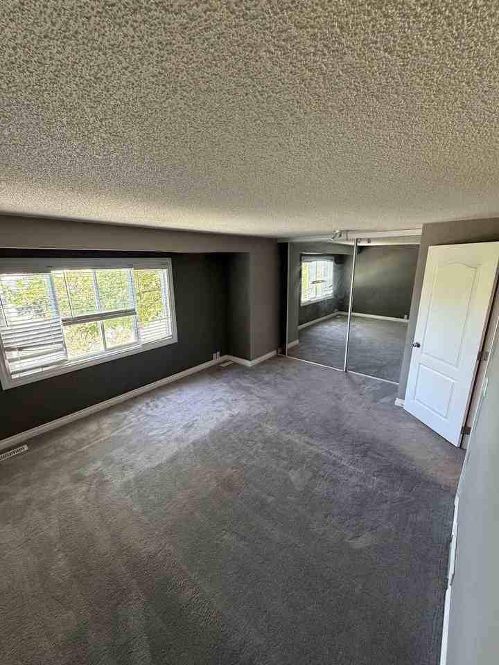 550 -550 Woodbine Blvd Sw - Photo 2 of 7