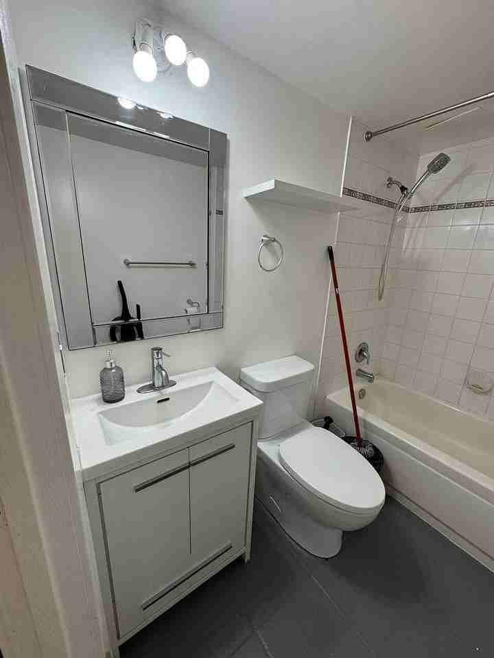 2130 - 2130 17 St Sw - Photo 7 of 23
