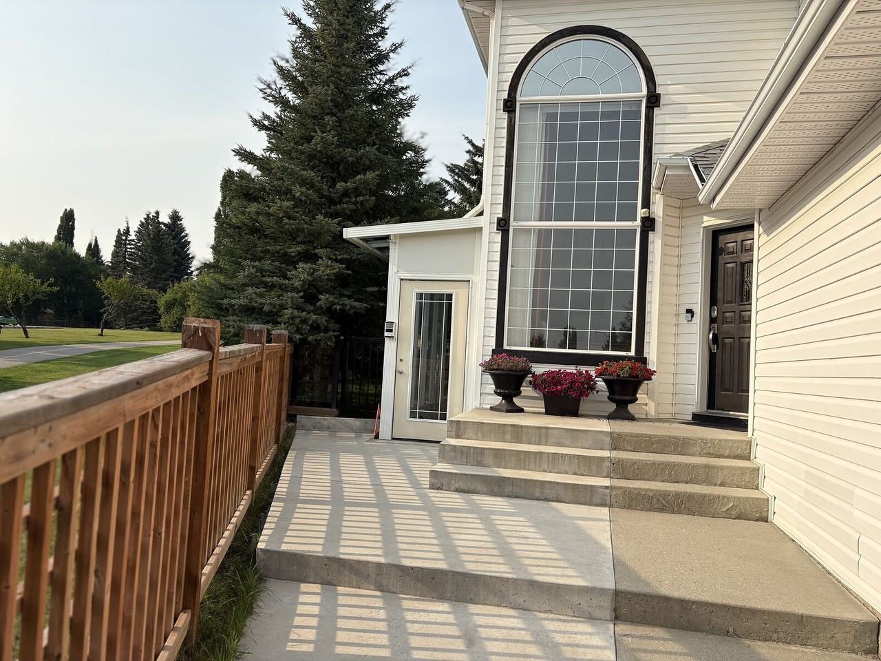 159 Sierra Nevada Close Sw - Photo 2 of 17