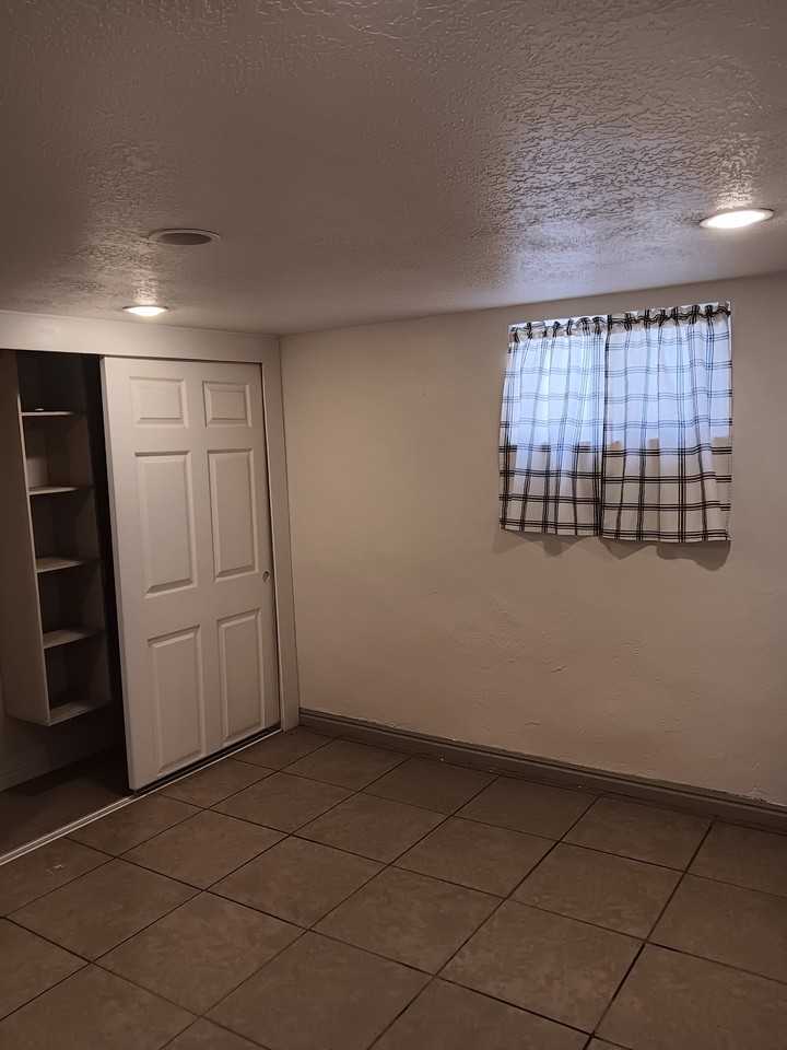 58 N 200 W #B - Photo 5 of 6