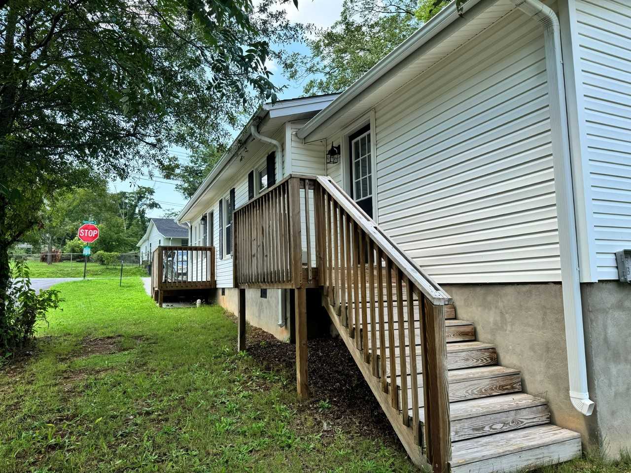 600 Sunnyside Dr #NA - Photo 5 of 32