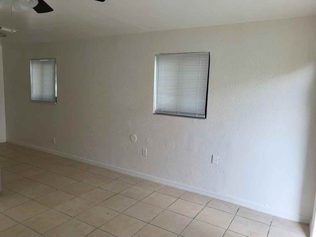 308 Nw 5th Ter #NA - Photo 2 of 11