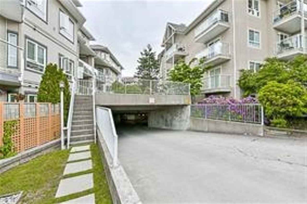 8142 120A Street #404 - Photo 6 of 9