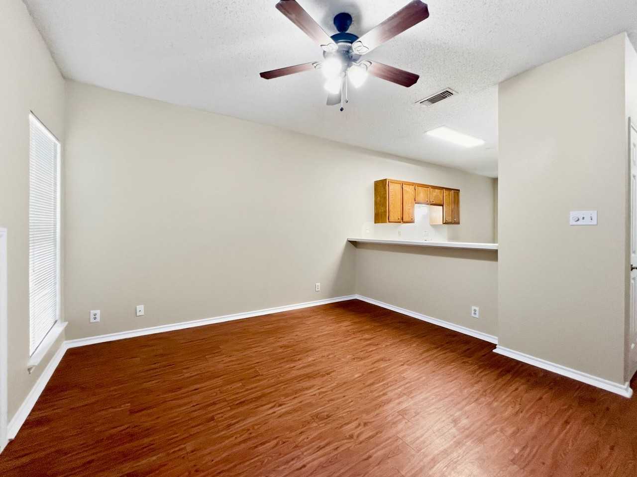2414 Longview St - Photo 6 of 19
