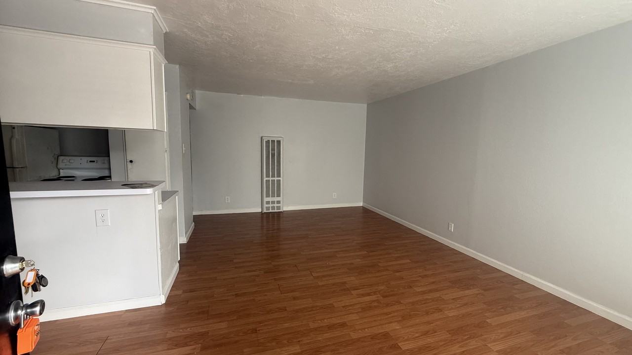 519 Branard St #01 - Photo 2 of 8