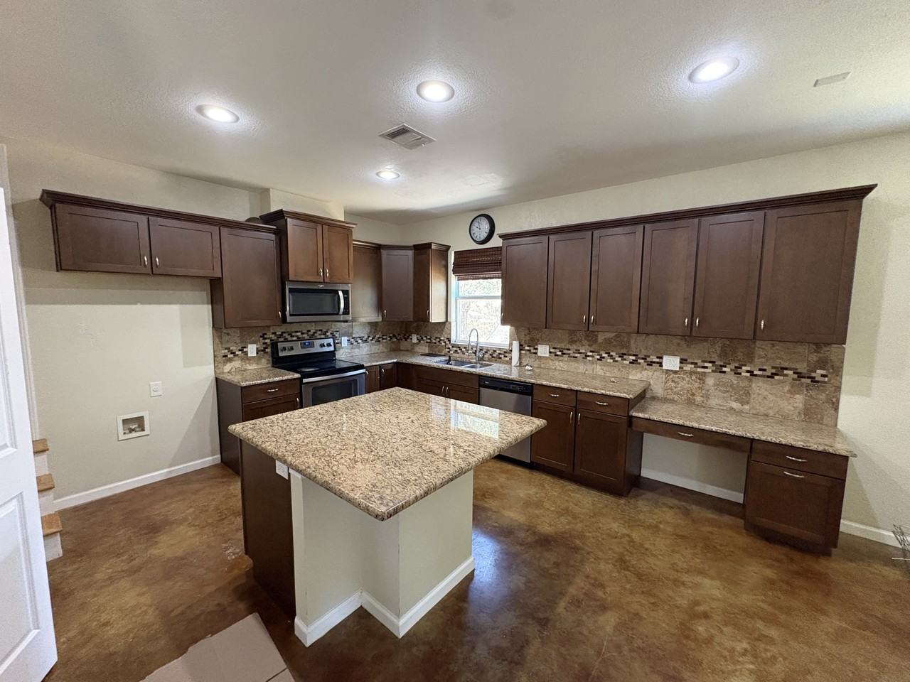 841 Scenic Cir #1 - Photo 3 of 10