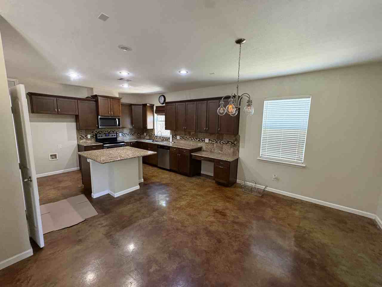 841 Scenic Cir #1 - Photo 4 of 10