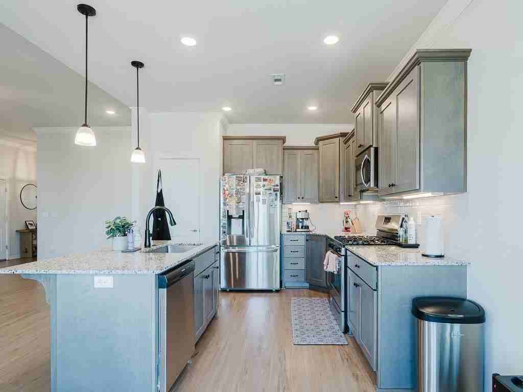 460 Poplar Rd - Photo 6 of 30