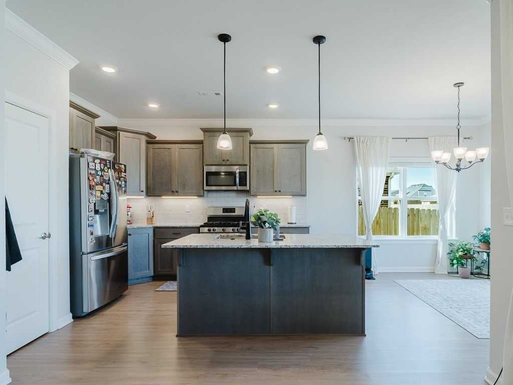 460 Poplar Rd - Photo 7 of 30