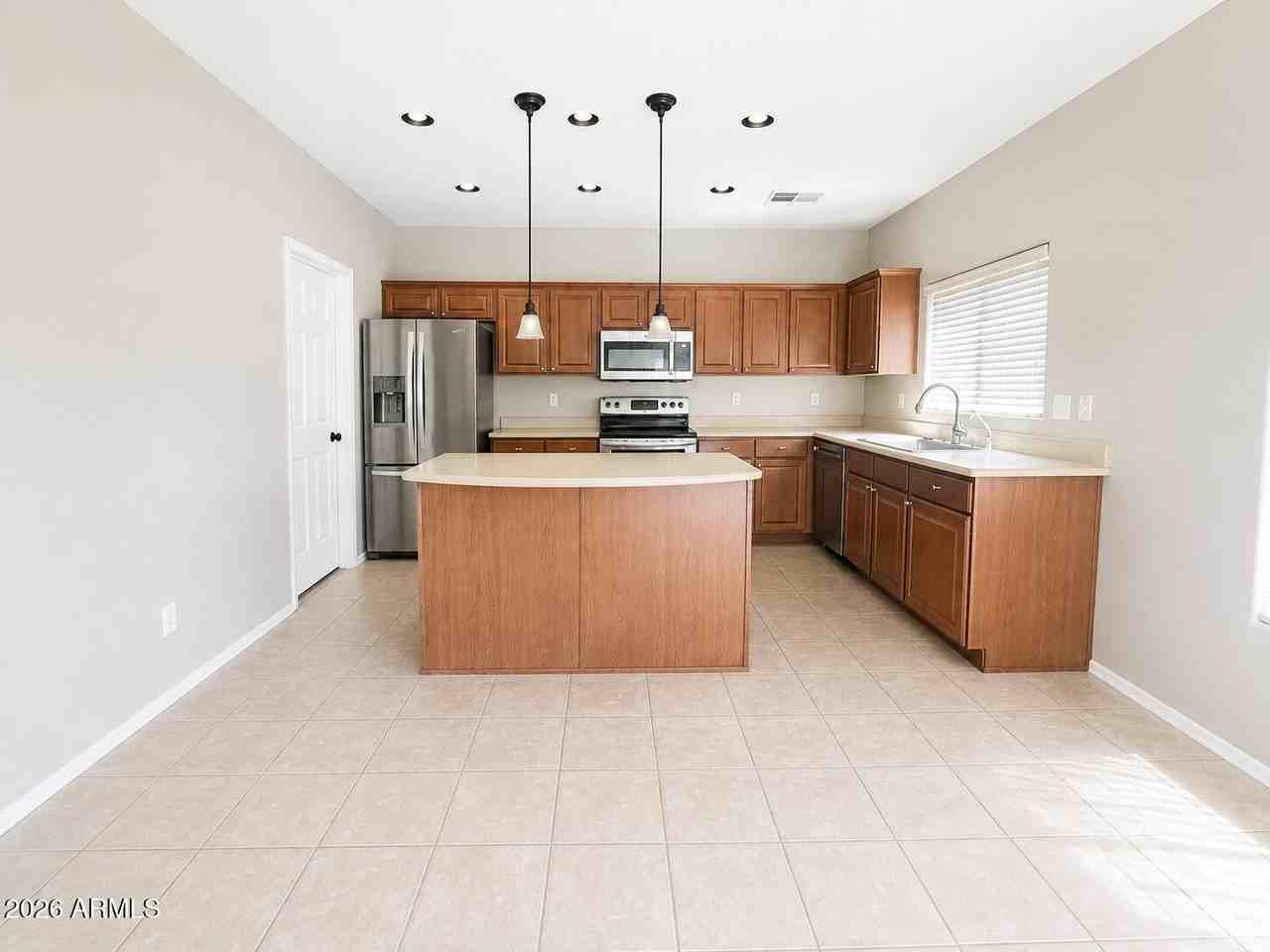 2729 E Chester Dr - Photo 3 of 4