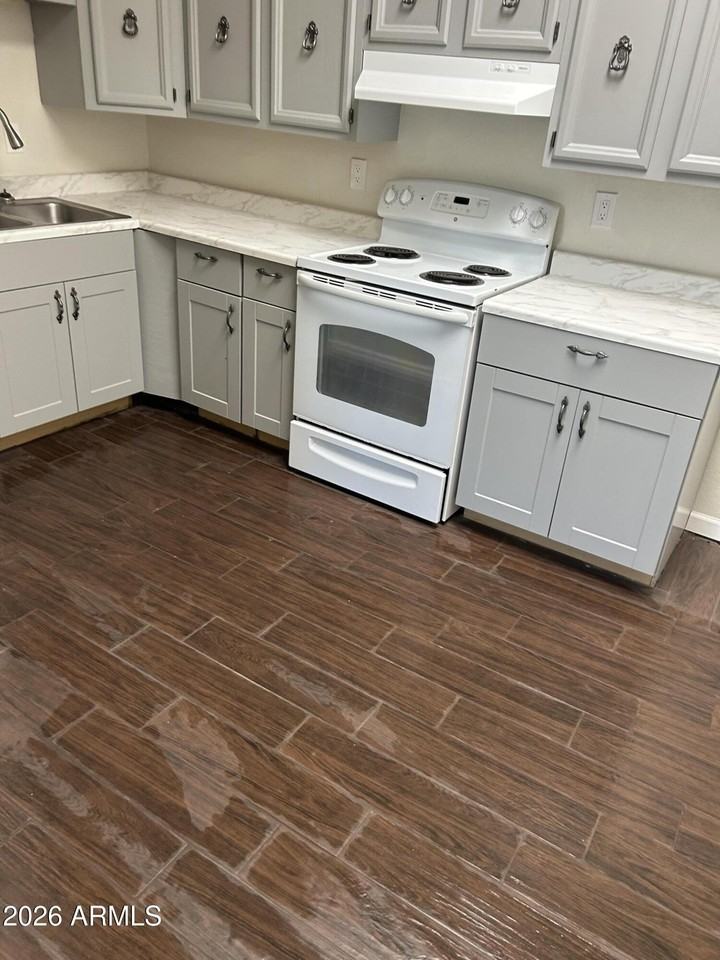 2524 S Yavapai Rd #3 - Photo 2 of 7