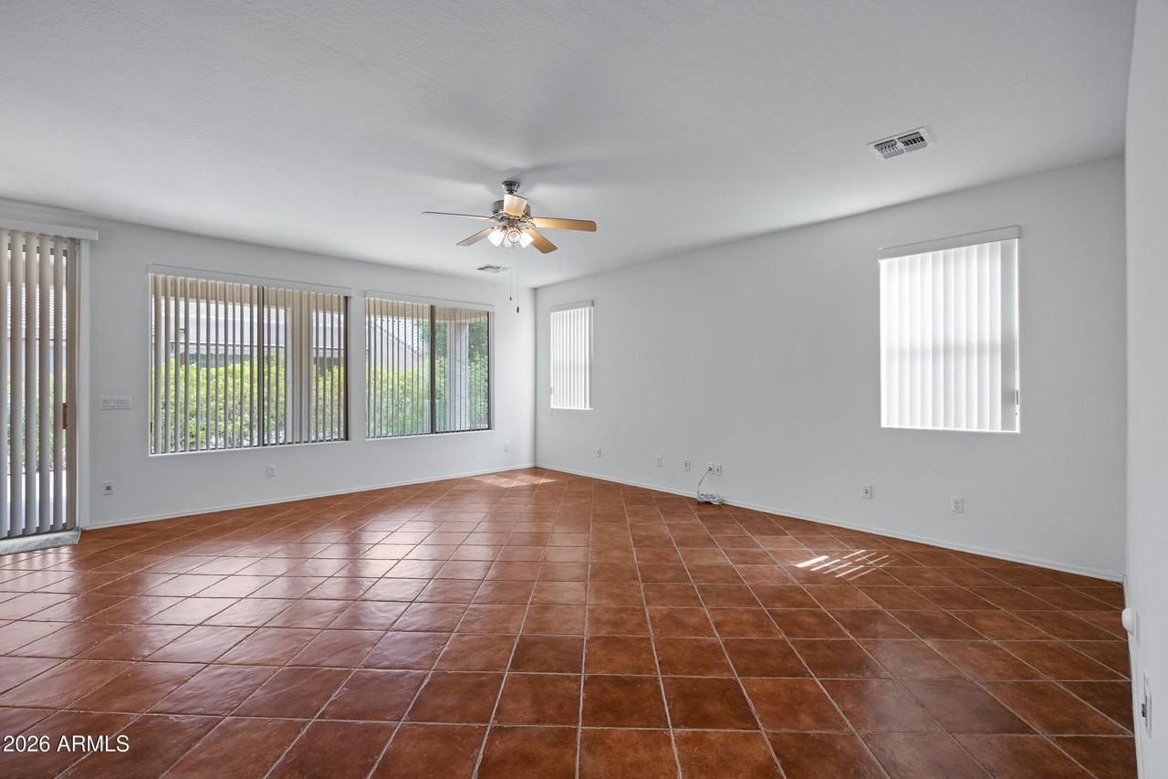42406 W Falling Star Dr - Photo 4 of 50