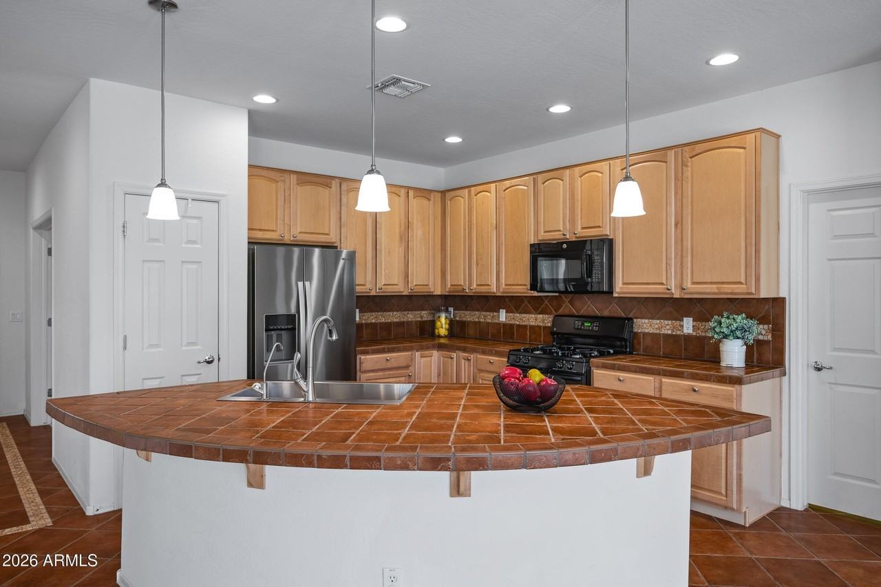 42406 W Falling Star Dr - Photo 6 of 50