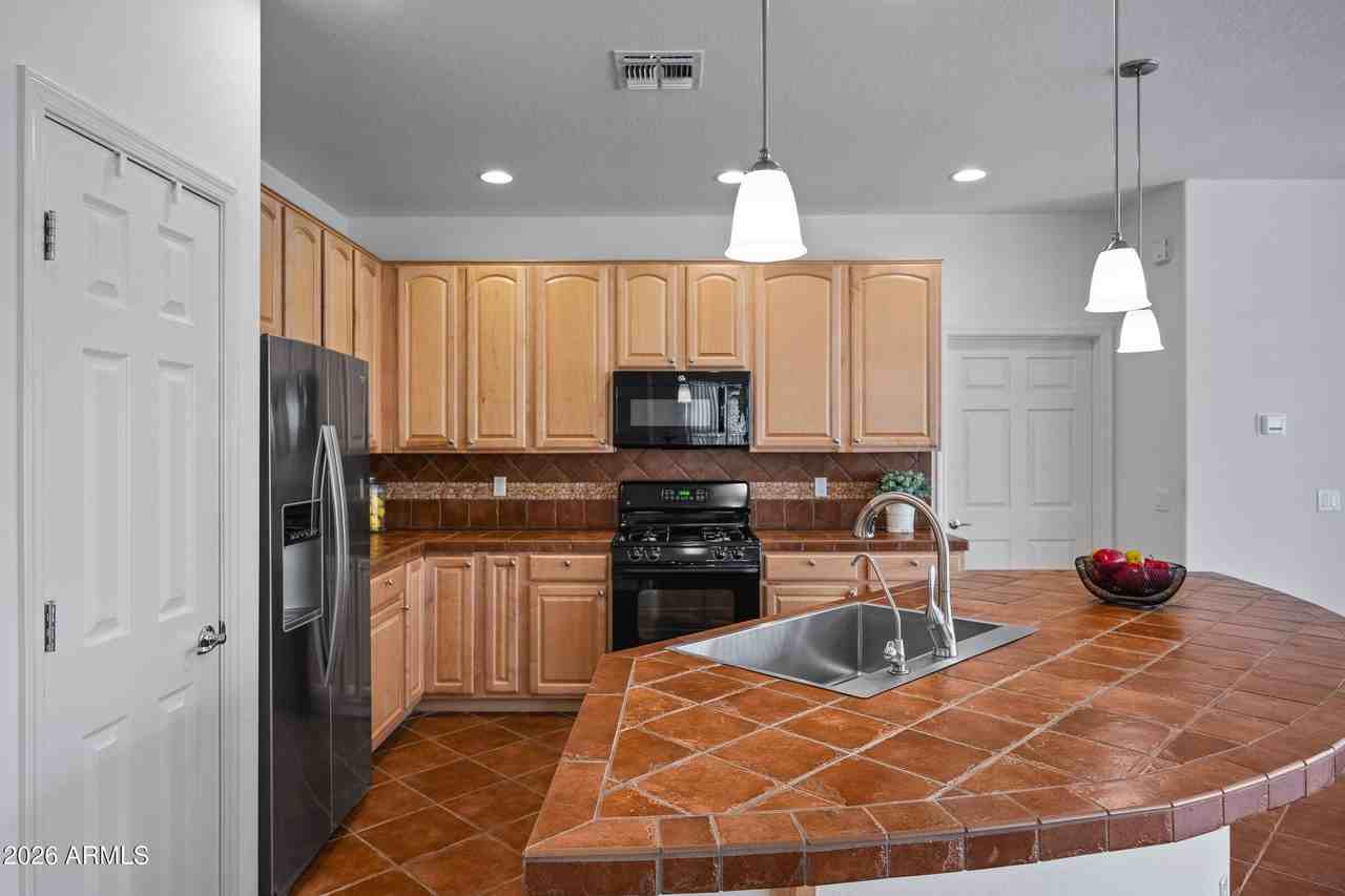 42406 W Falling Star Dr - Photo 7 of 50