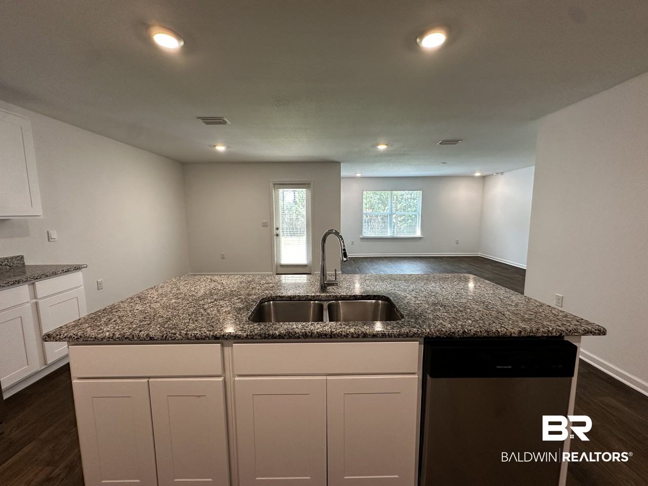 23450 Shadowridge Dr - Photo 3 of 38