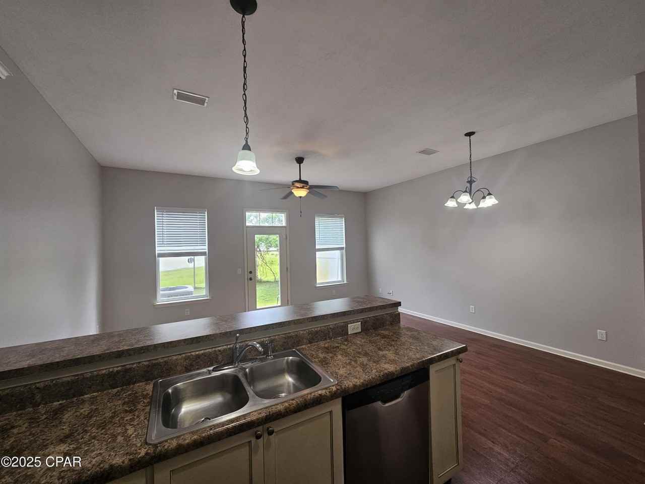 7225 Quail Hollow Dr - Photo 3 of 21