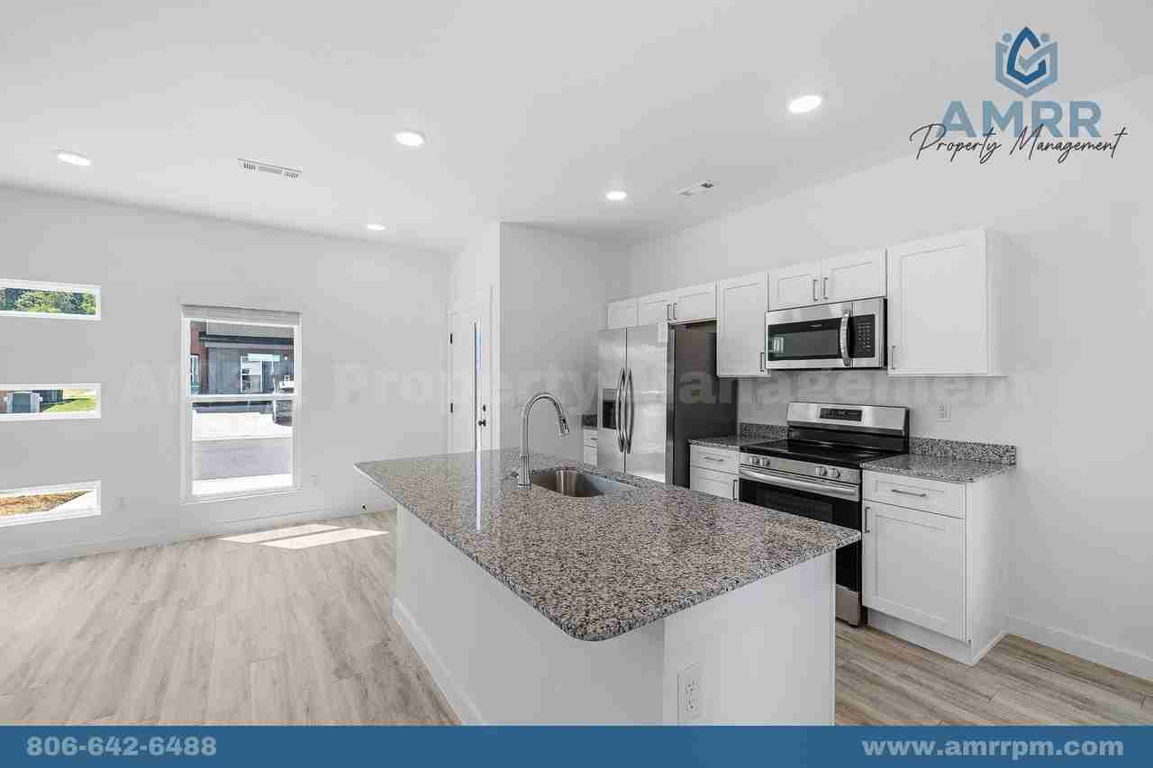 1040 Indiana Ave - Photo 5 of 21