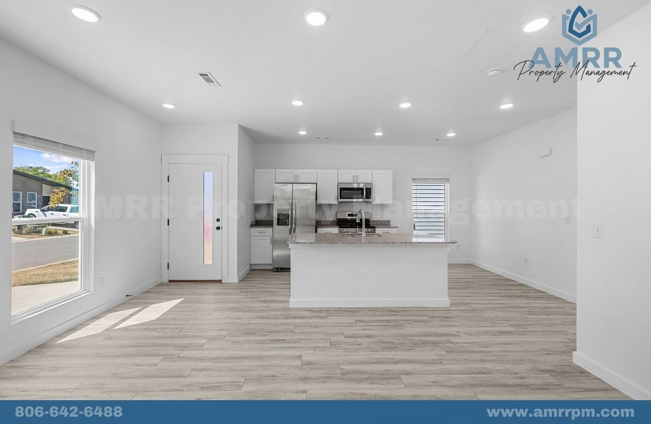 1040 Indiana Ave - Photo 6 of 21