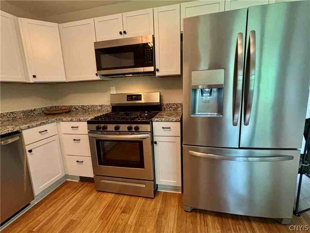420 Spruce St - Photo 6 of 22