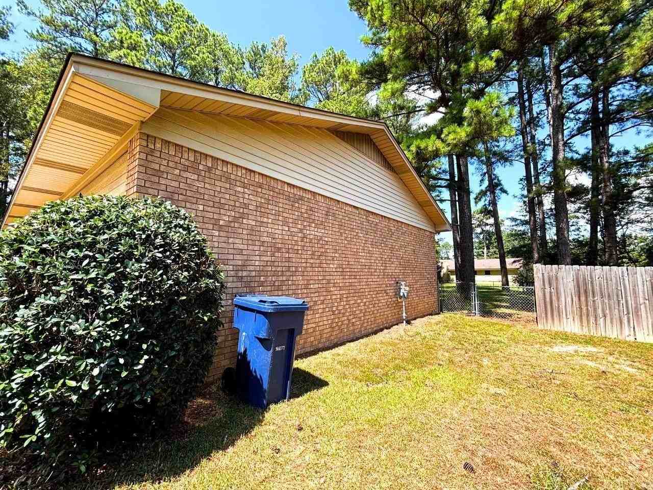 1326 Camellia Dr - Photo 3 of 28