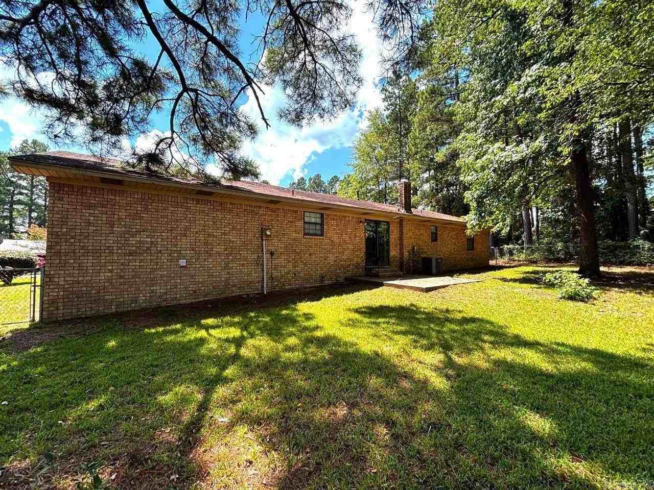 1326 Camellia Dr - Photo 4 of 28
