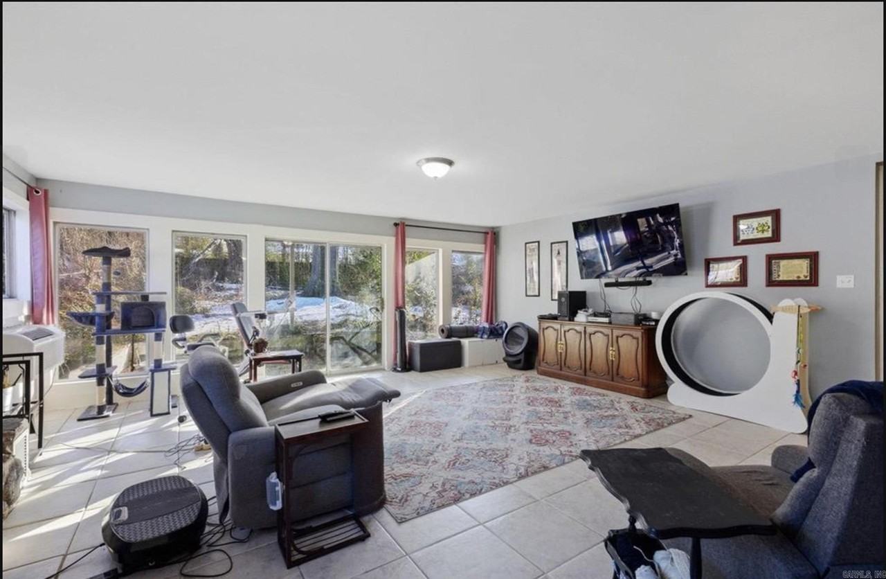 508 W 33rd St - Photo 2 of 11