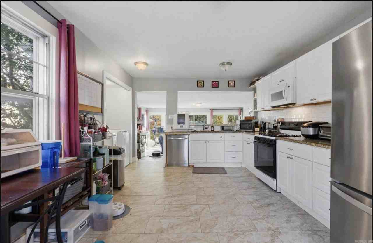 508 W 33rd St - Photo 7 of 11