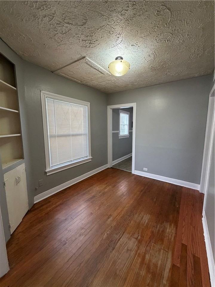 330 Rosebud Ave - Photo 5 of 13