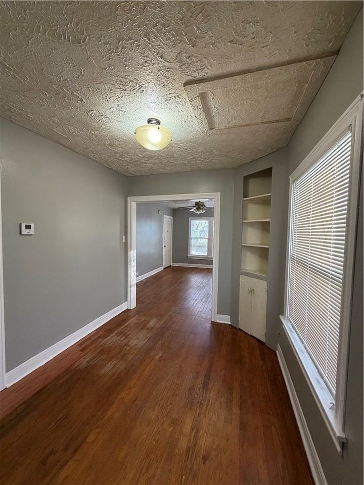 330 Rosebud Ave - Photo 6 of 13