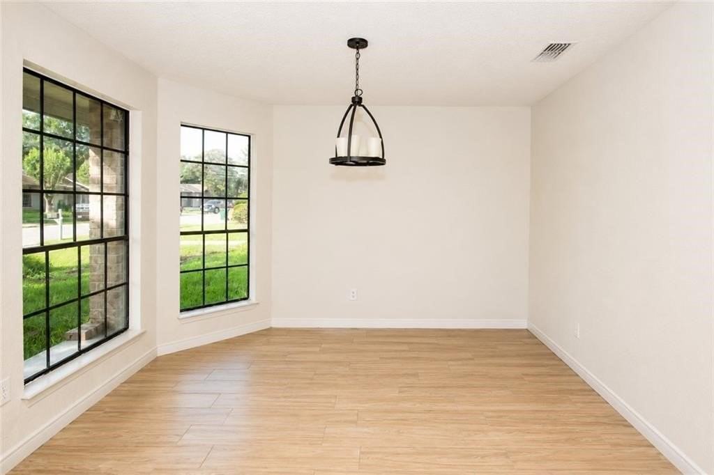 6941 Braesvalley Dr - Photo 3 of 14