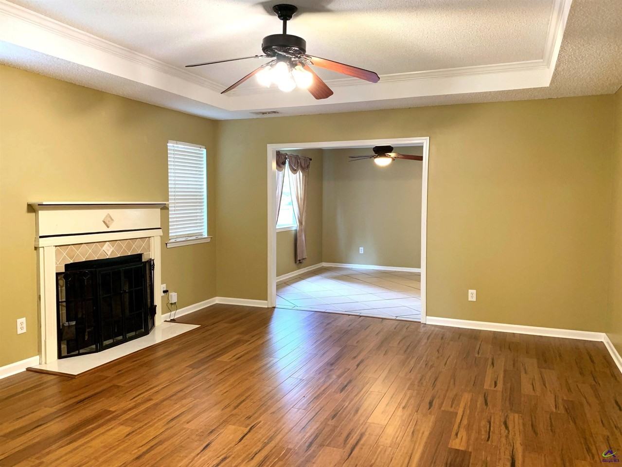 406 Chadwyck Cir - Photo 2 of 20
