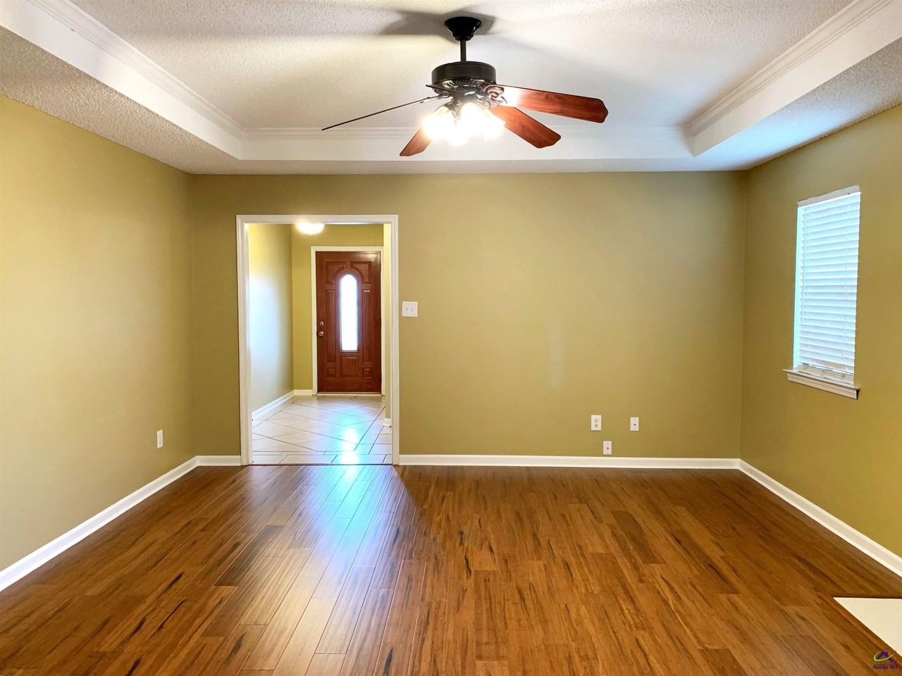 406 Chadwyck Cir - Photo 3 of 20