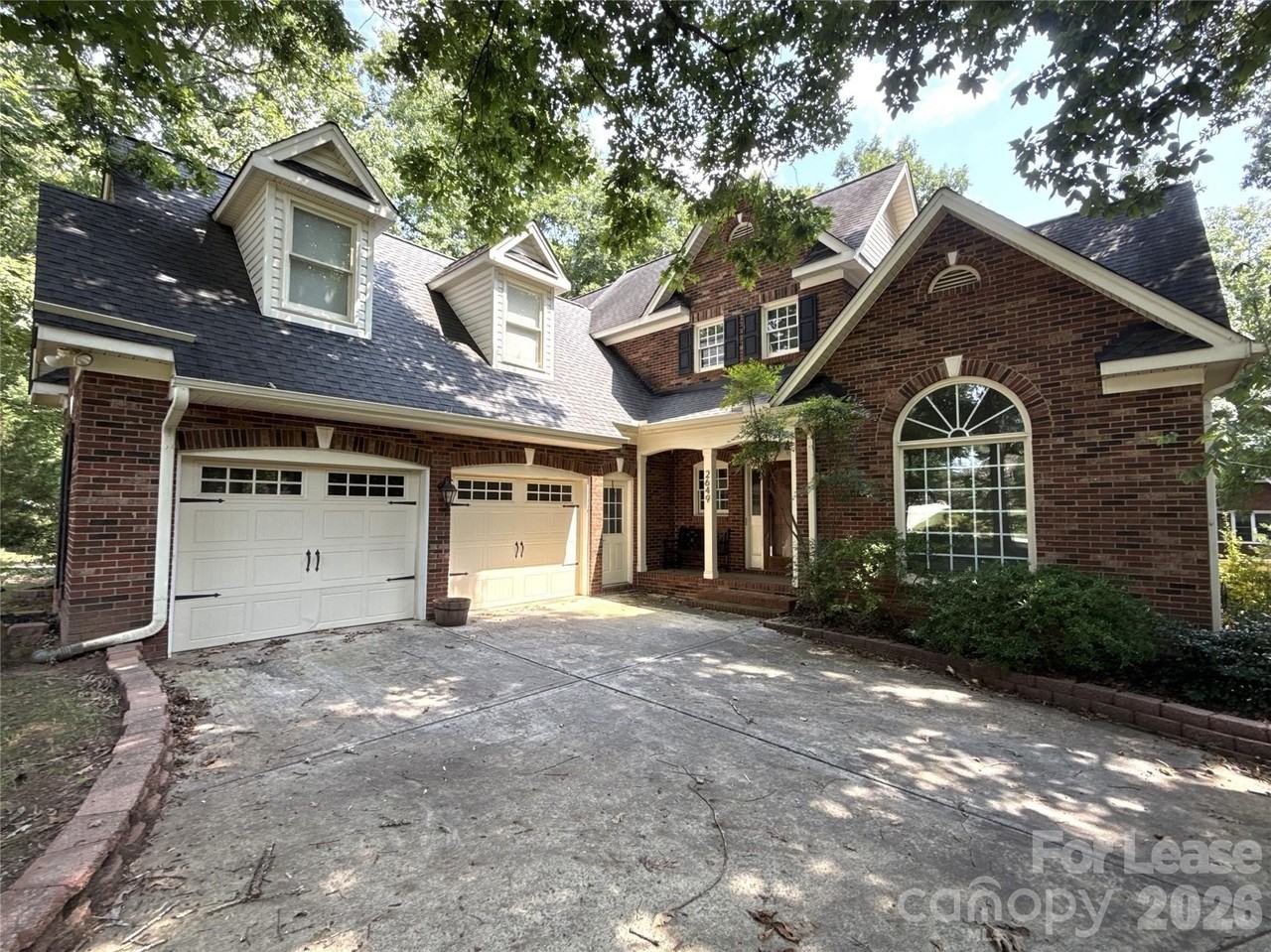 2649 Willowbrook Dr - Photo 2 of 26
