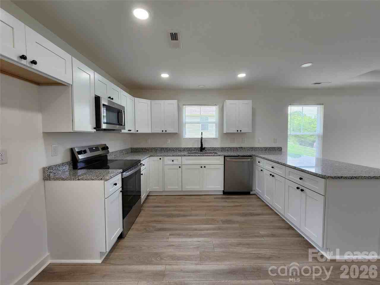 907 Hill St - Photo 5 of 14