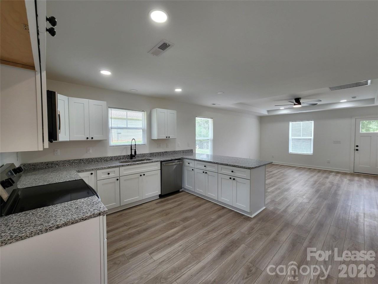 907 Hill St - Photo 6 of 14