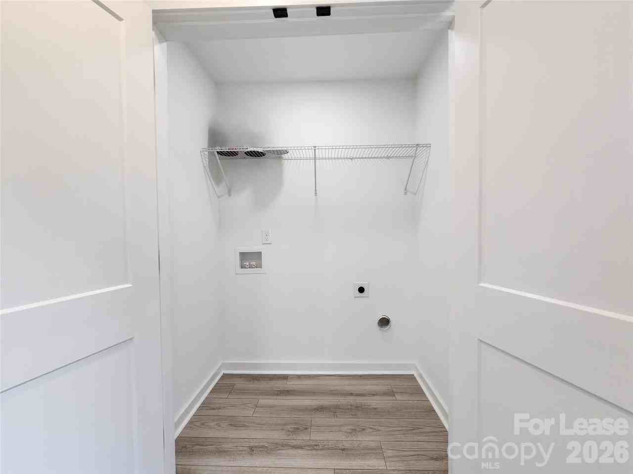 911 Hill St - Photo 7 of 15