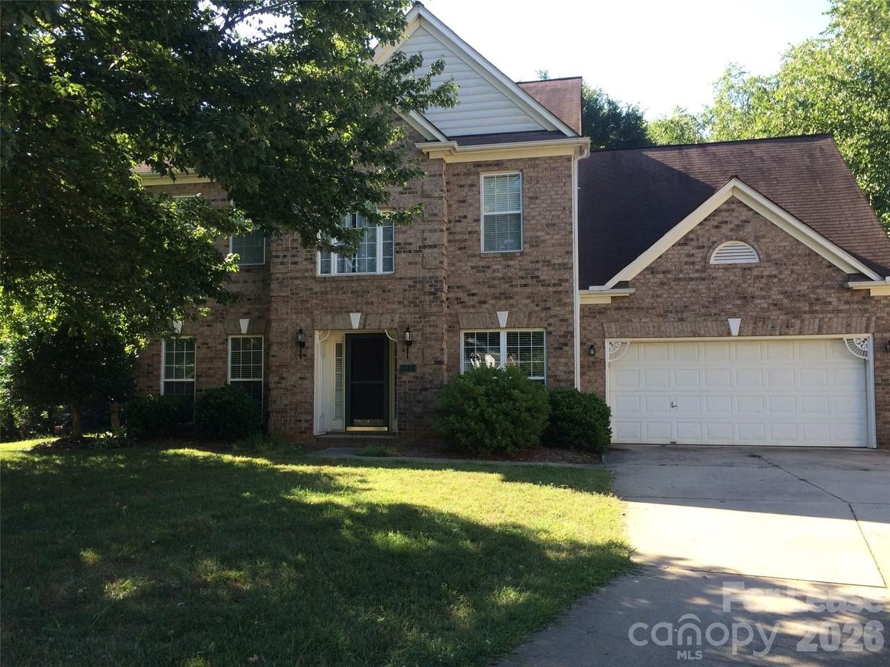 733 Meadow Lake Dr - Photo 2 of 12