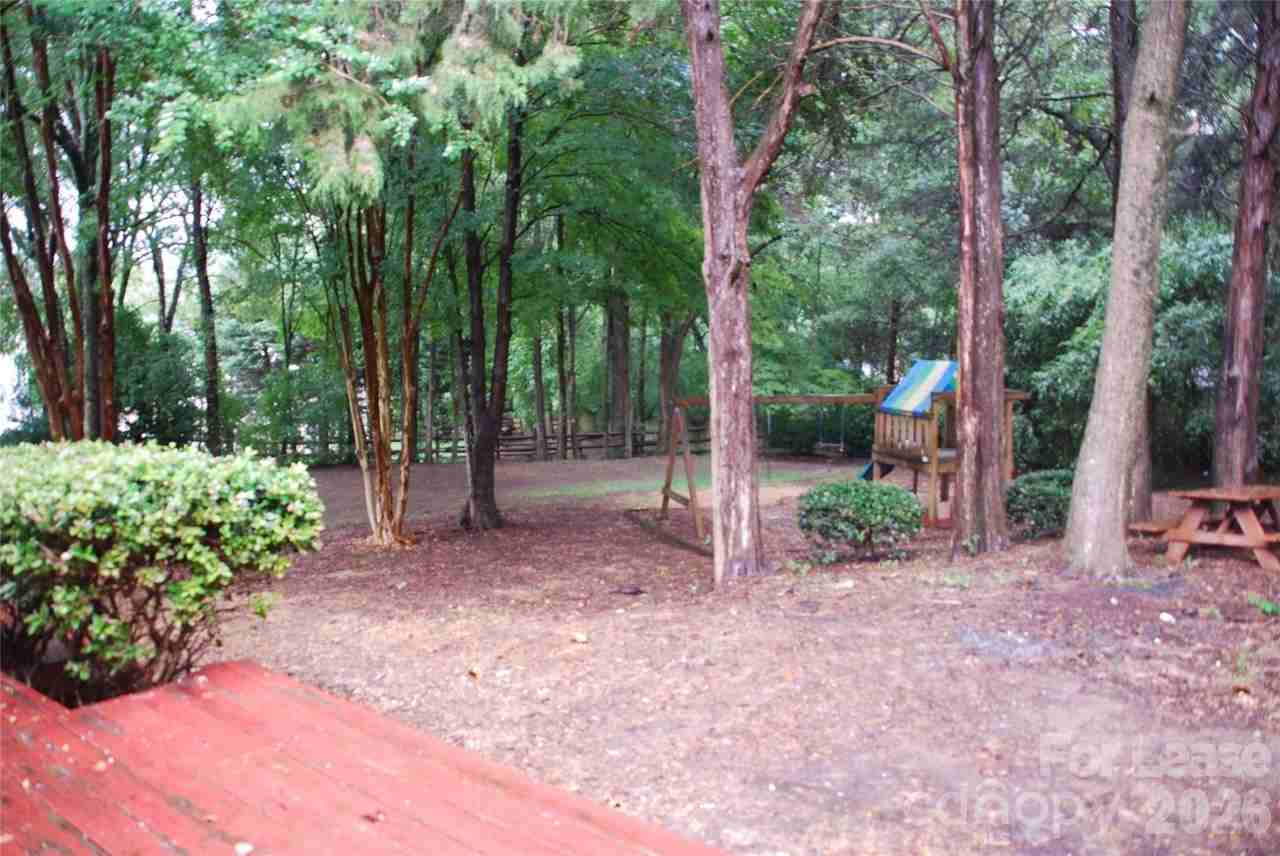 733 Meadow Lake Dr - Photo 3 of 12