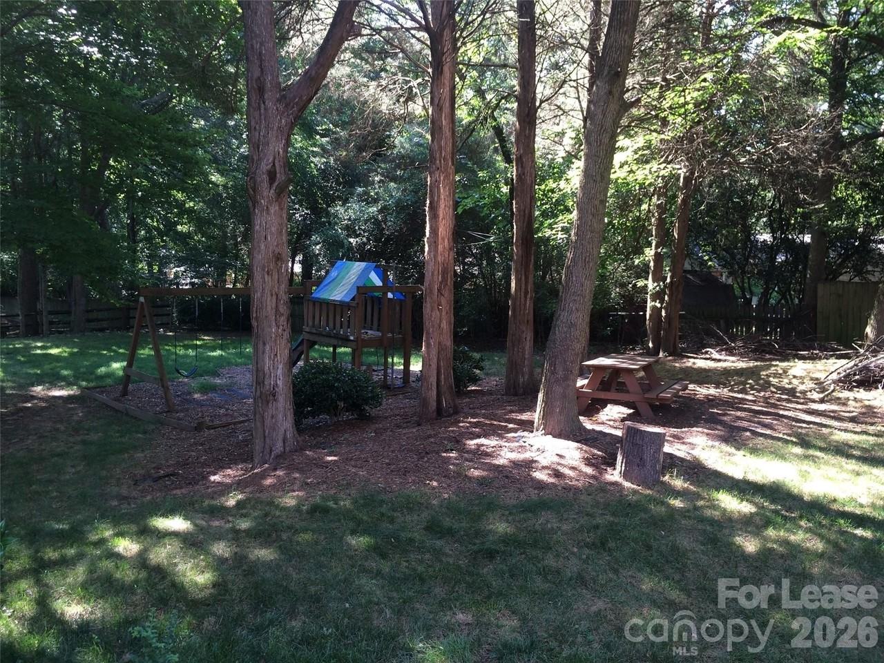 733 Meadow Lake Dr - Photo 4 of 12