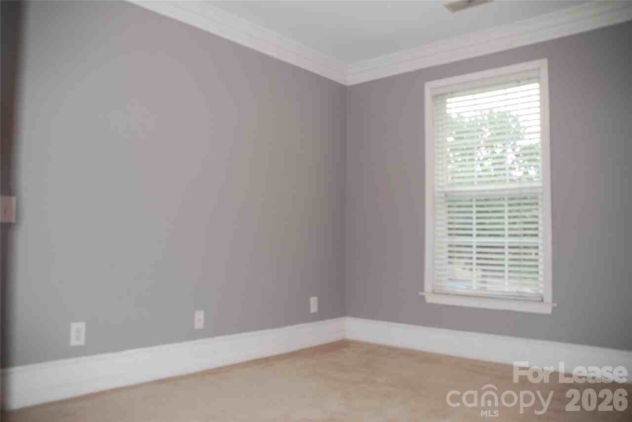 733 Meadow Lake Dr - Photo 7 of 12