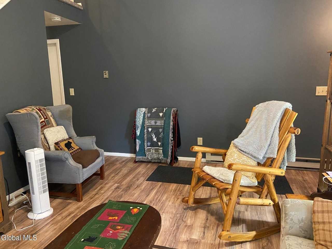 24 Elizabeth Ln - Photo 6 of 21