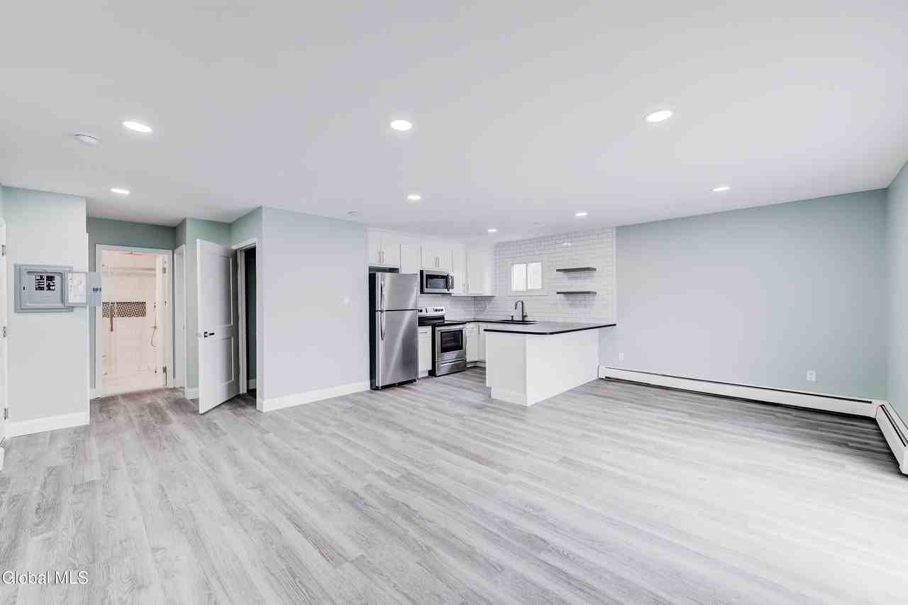 13 Bancker Ave - Photo 3 of 18
