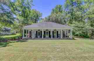 204 Salisbury Dr - Photo 1 of 1